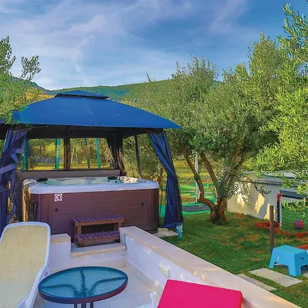 Cozy In Casa de Férias Kaštel Štafilić
