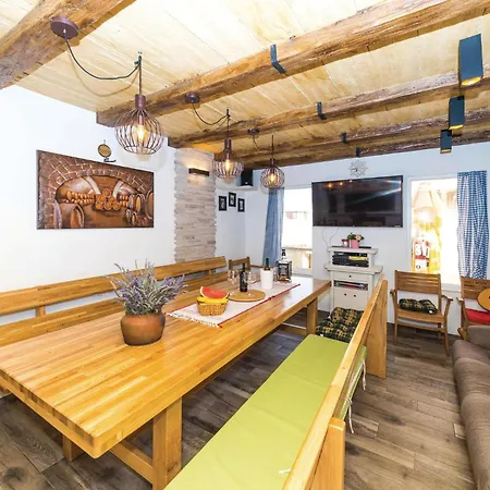Casa de Férias Cozy In Kaštel Štafilić