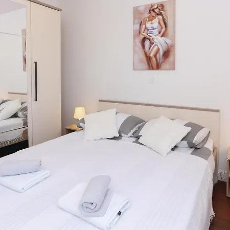 Casa de Férias Cozy In Kaštel Štafilić