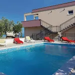 Awesome In Kaštel Štafilić