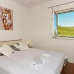 Awesome In Kaštel Štafilić